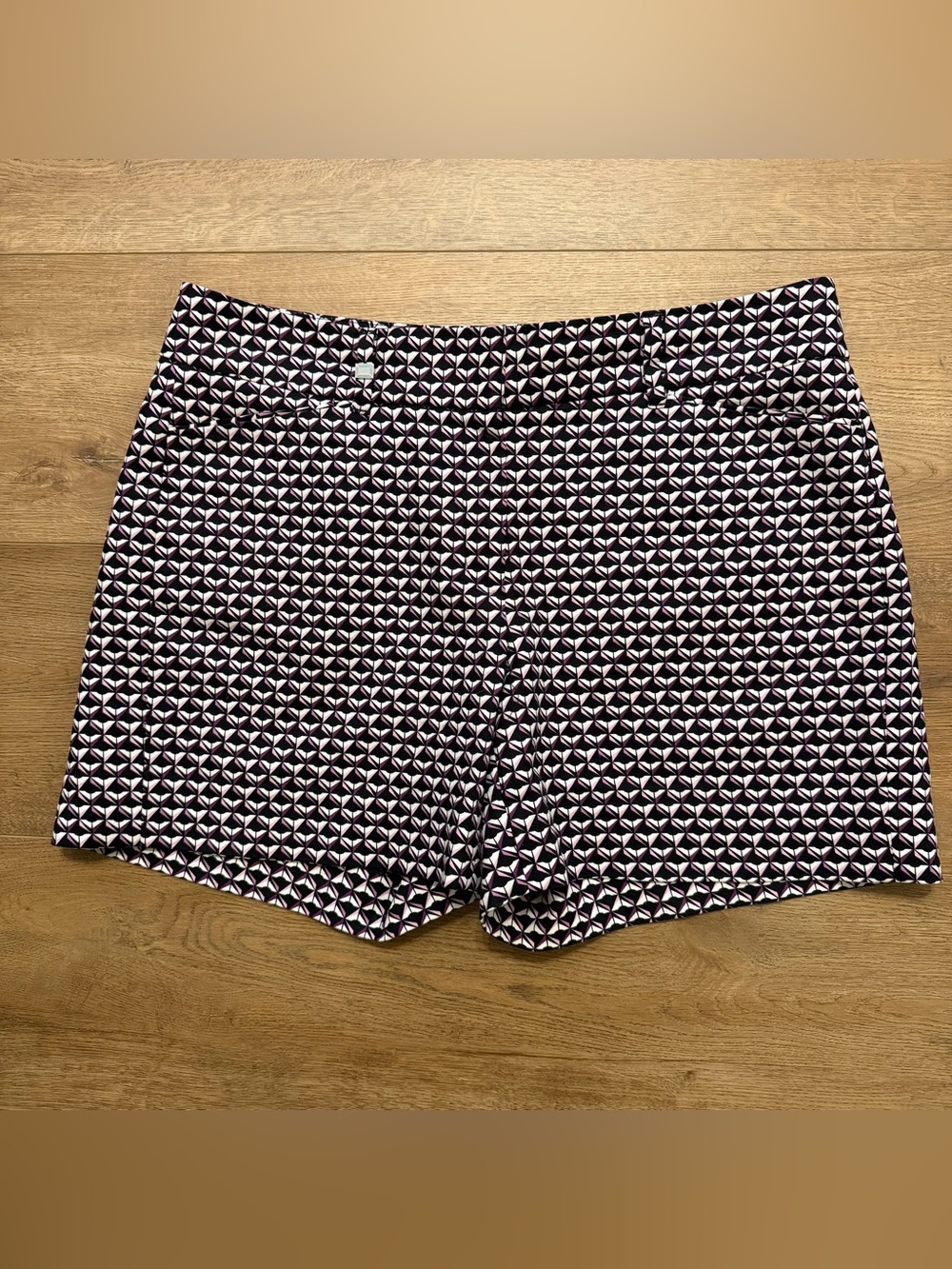 NWOT White House Black Market WHBM Women’s Geometric Print Chino Shorts, Sz. 8